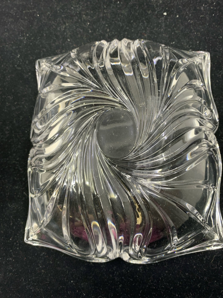 SWIRL FLOWER GLASS DISH.