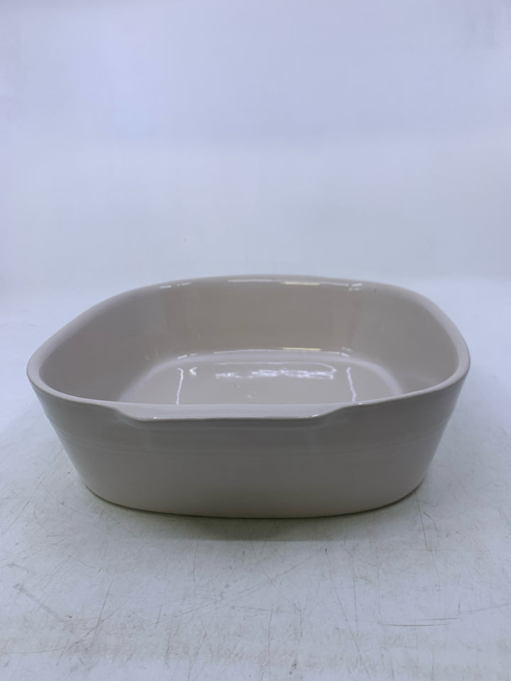 OFF WHITE SQUARE STONEWARE CASSEROLE DISH.