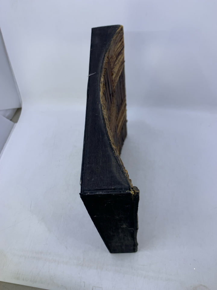 CURVED STICK SQUARES WALL HANGING.