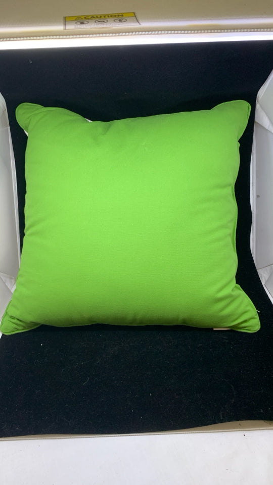 GREEN WHITE PILLOW W/ FLOWERS.