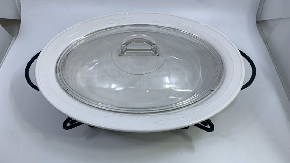 WHITE OVAL SERVING DISH IN STAND.