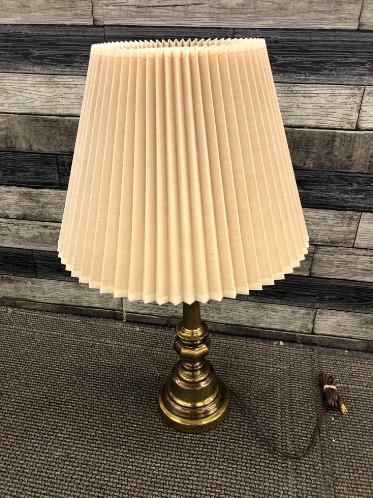 VTG BRASS LAMP W PLEATED CREAM SHADE.