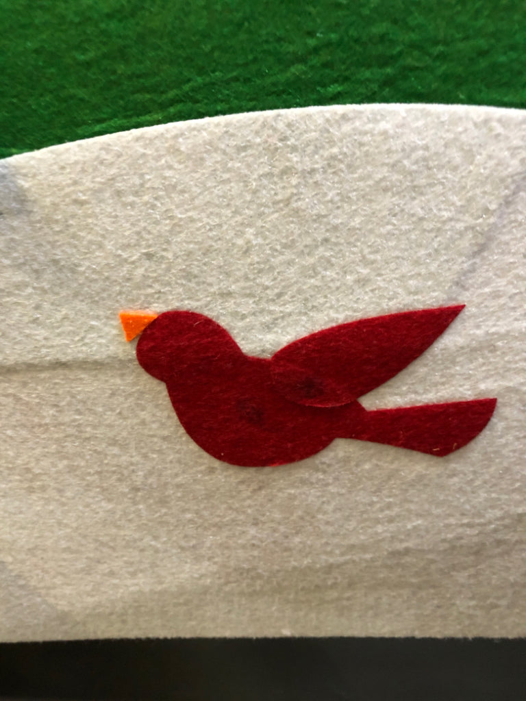 FELT CHRISTMAS TREE WALL DECOR.