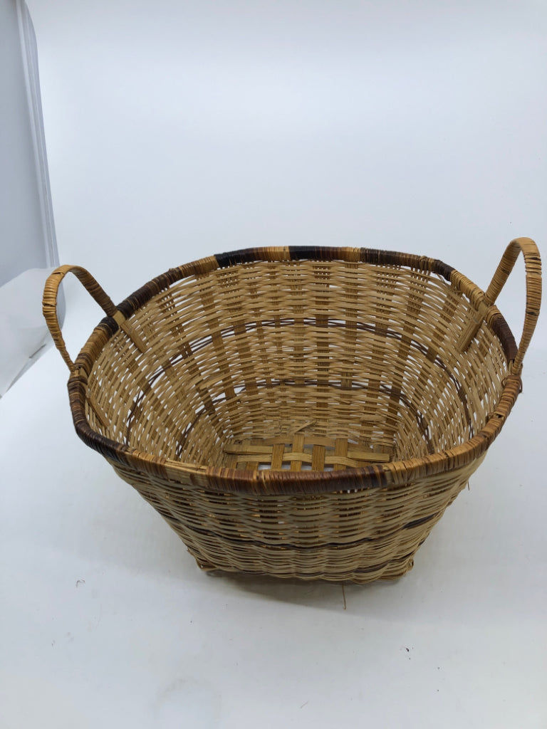 TWO TONED BASKET W HANDLES.