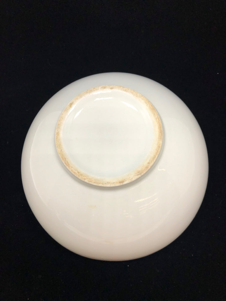 MEDIUM WHITE GLASS BOWL.