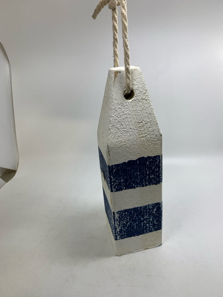 FAUX BLUE/WHITE STRIPED BOWIE W/ ROPE HANDLE WOOD.