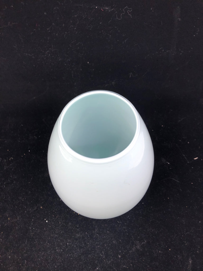 LIGHT BLUE/WHITE GLASS VASE.