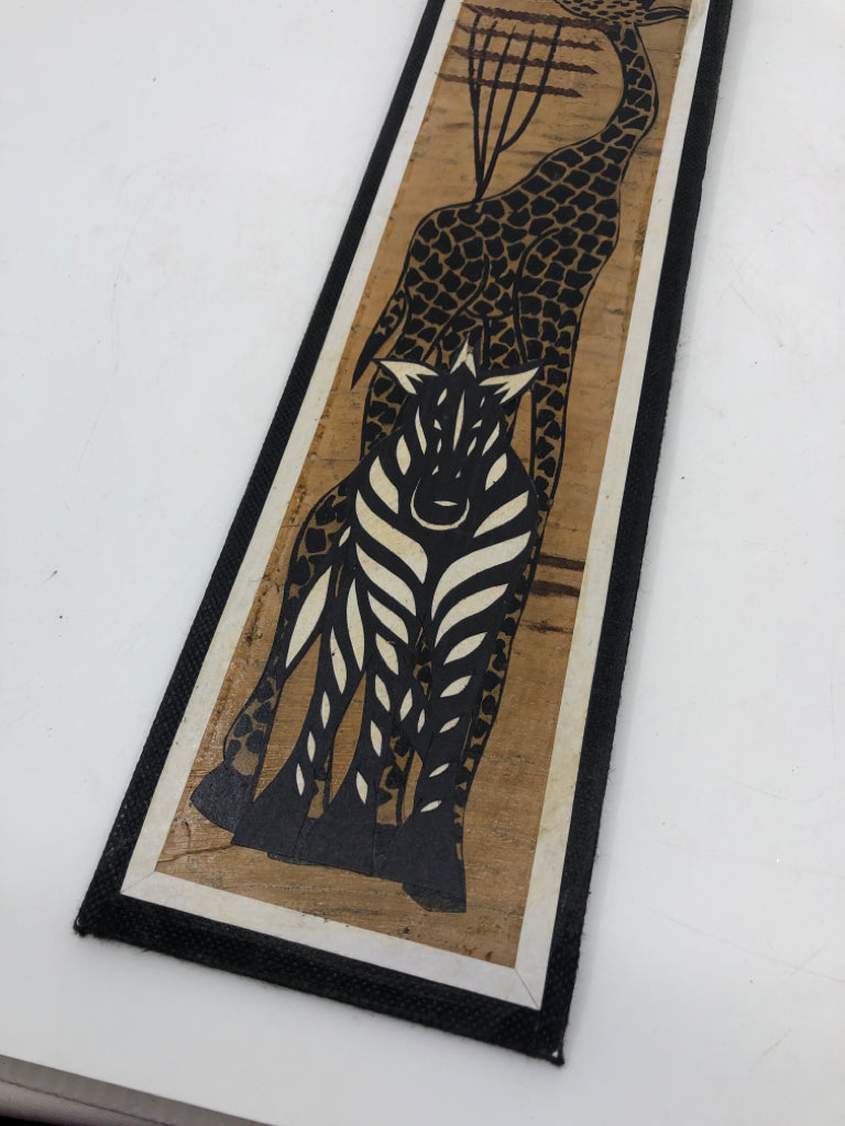 WOOD GIRAFFE WALL HANGING.