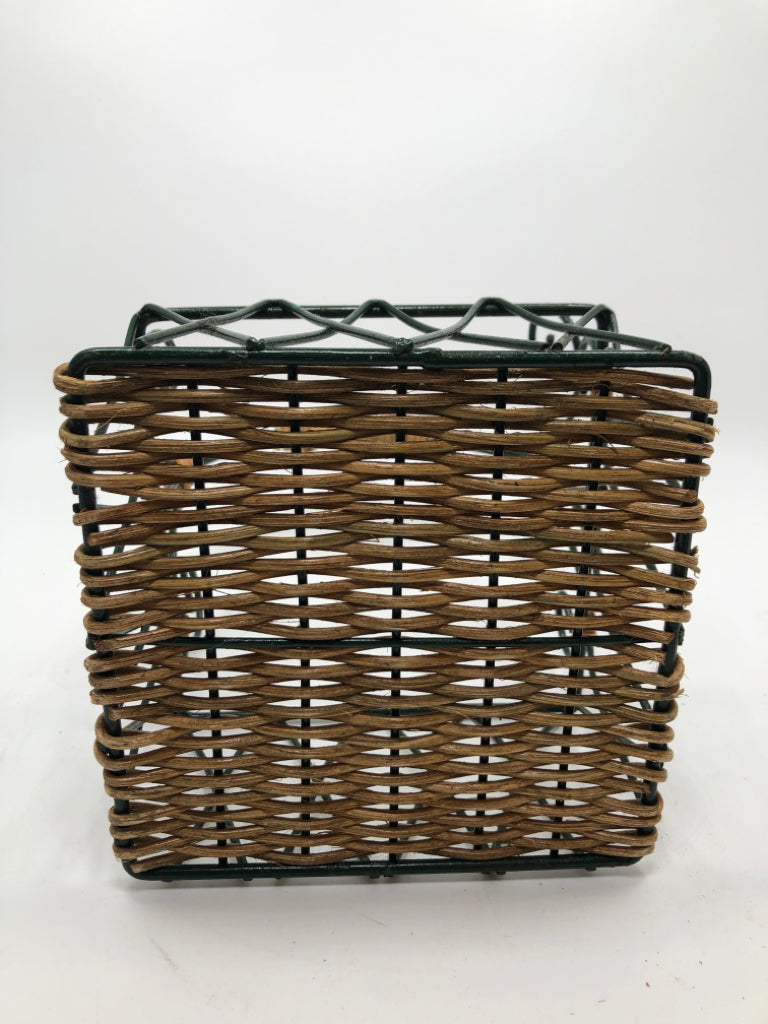 GREEN METAL BASKET W/WICKER BASE.