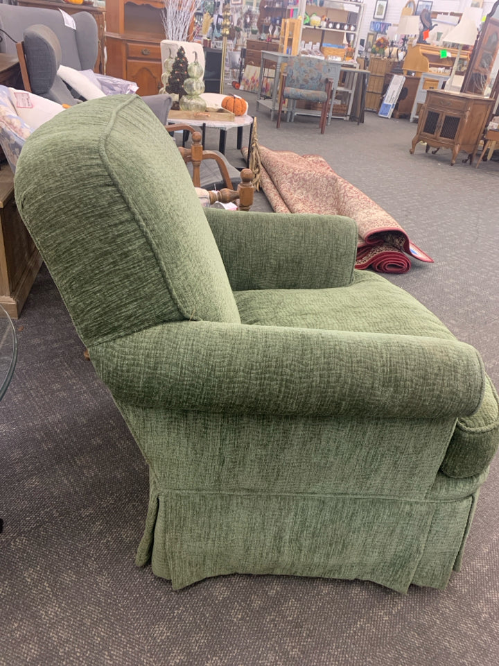 GREEN TEXTURED UPHOLSTERED SWIVEL CHAIR.