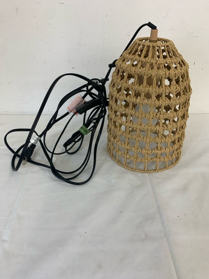 BLONDE WOVEN HANGING LAMP.