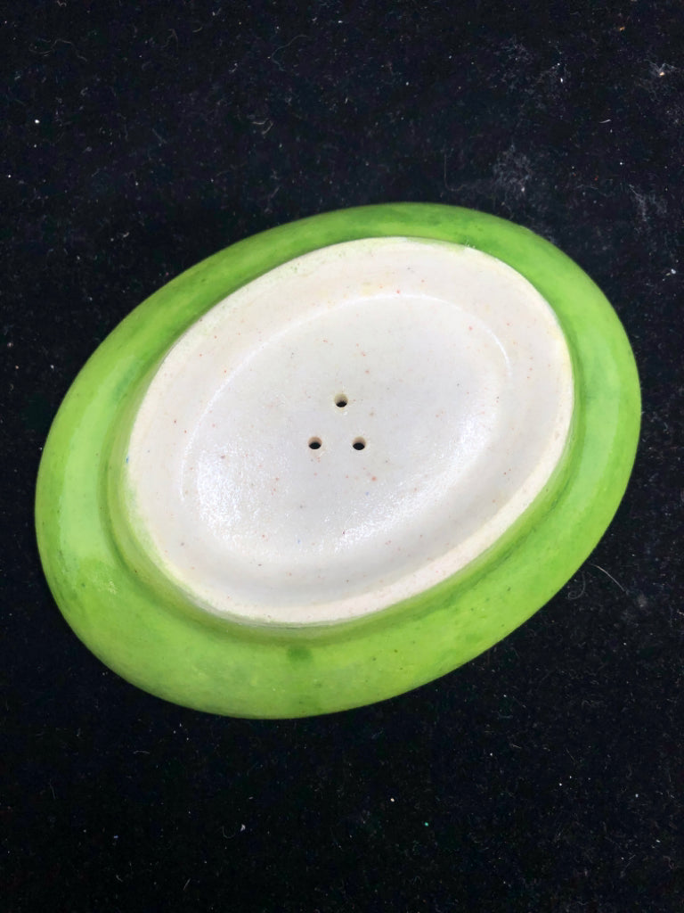 OVAL GREEN+ YELLOW SOAP REST W/ PATTERN/DRAIN.