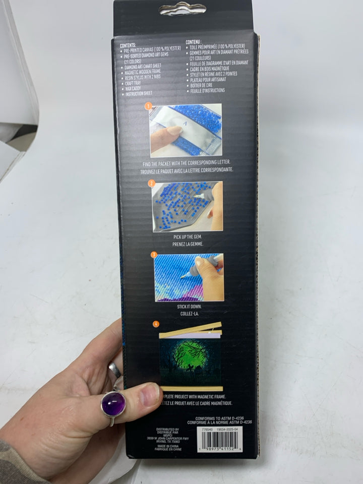 NIB DIAMOND ART KIT SPOOKY GRAVE YARD GLOW IN THE DARK.