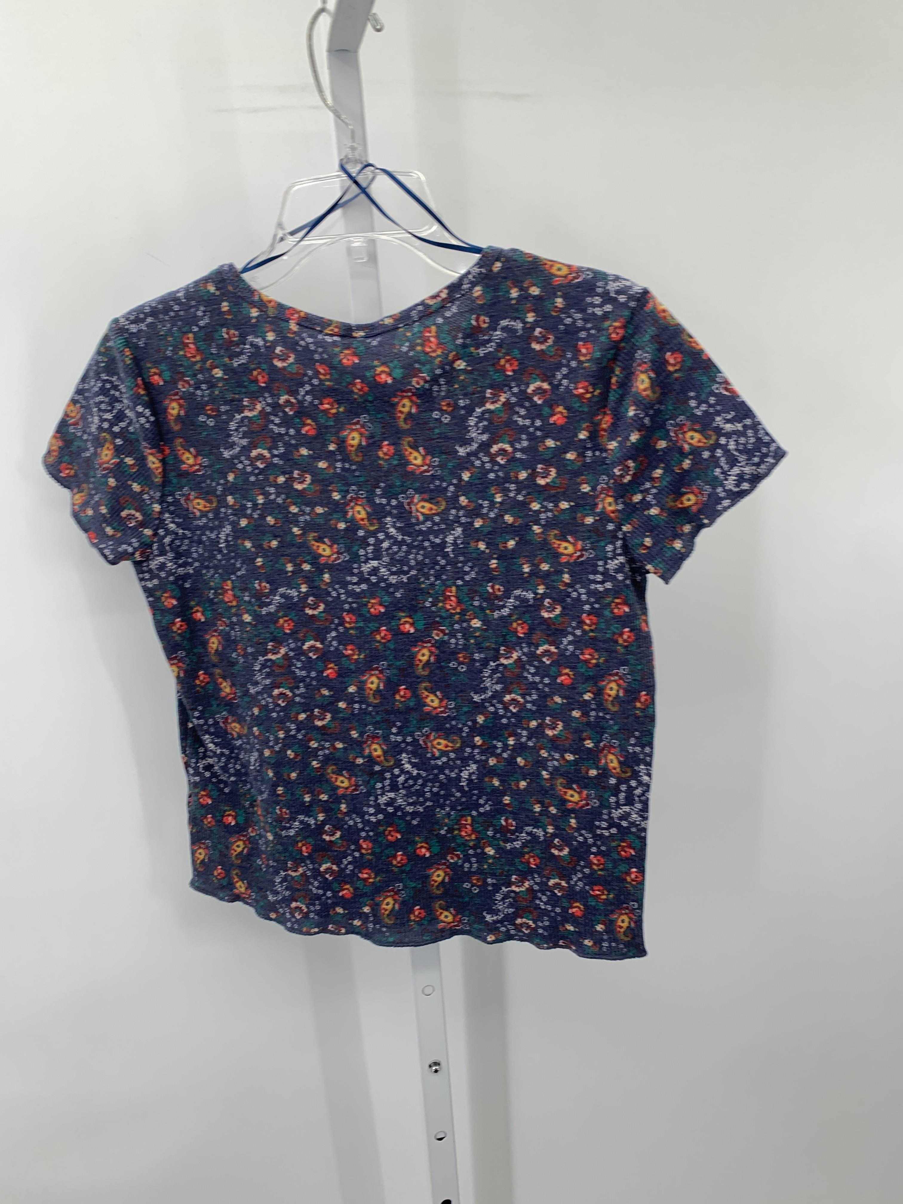 Size Medium Juniors Short Sleeve Shirt