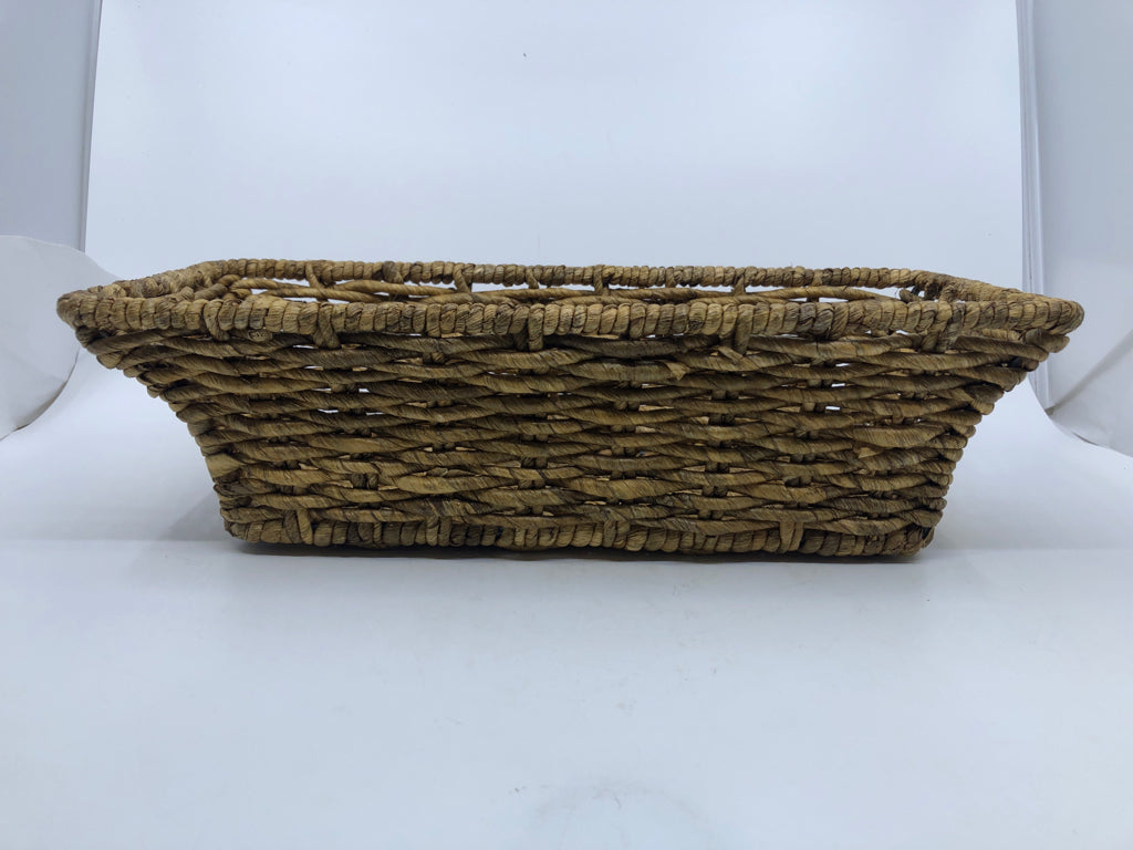 RECTANGLE WOVEN BASKET W/ FLARED EDGES.