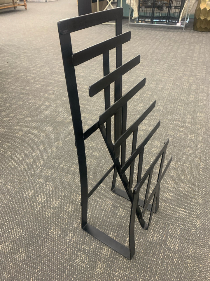 BLACK METAL MAGAZINE RACK.