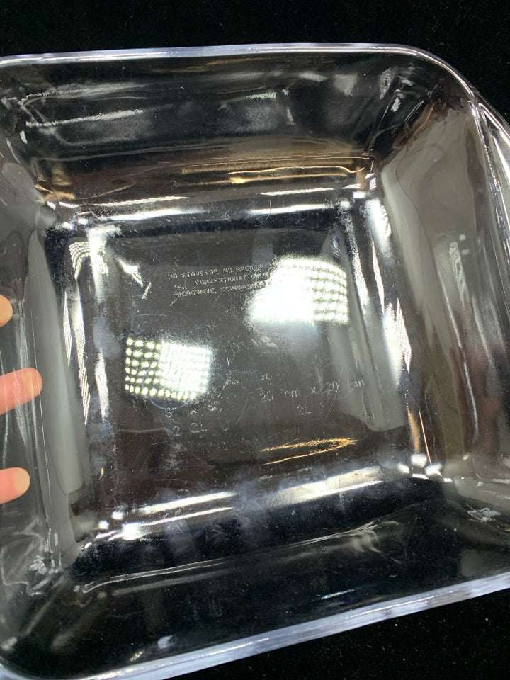 CLEAR GLASS BAKING DISH.