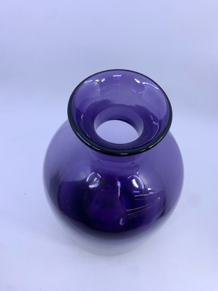 LARGE PURPLE GLASS VASE PIER-ONE.