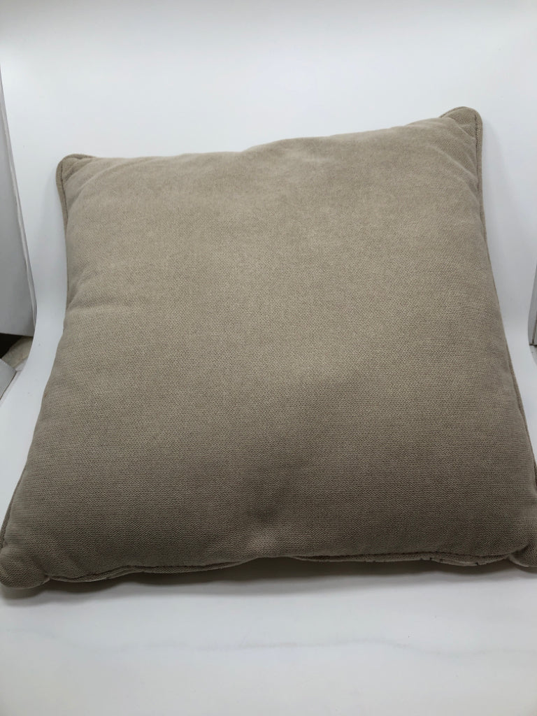 WHITE & GRAY LINE-WORK PILLOW.