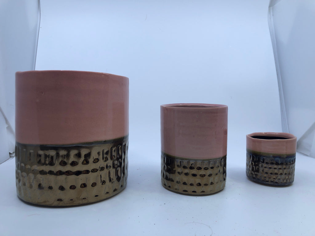 3PC PINK AND GOLD PLANTER SET.