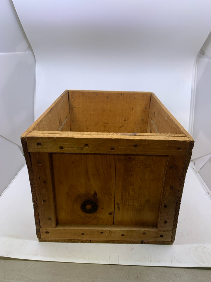 VTG WOOD CRATE CAPE COD CRANBERRIES.