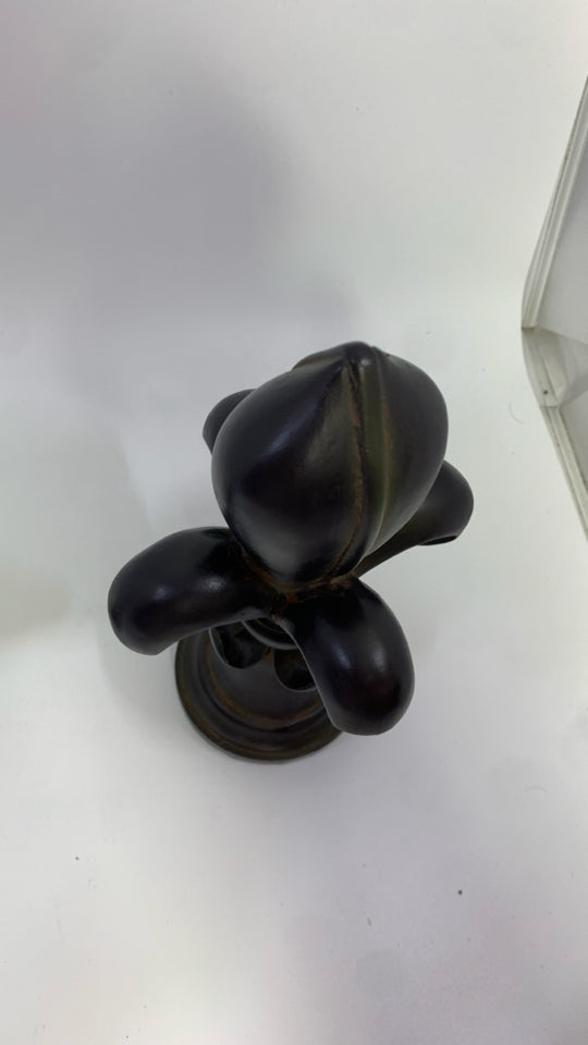 BROWN WOOD FLEUR DE LIS FINIAL DECOR.