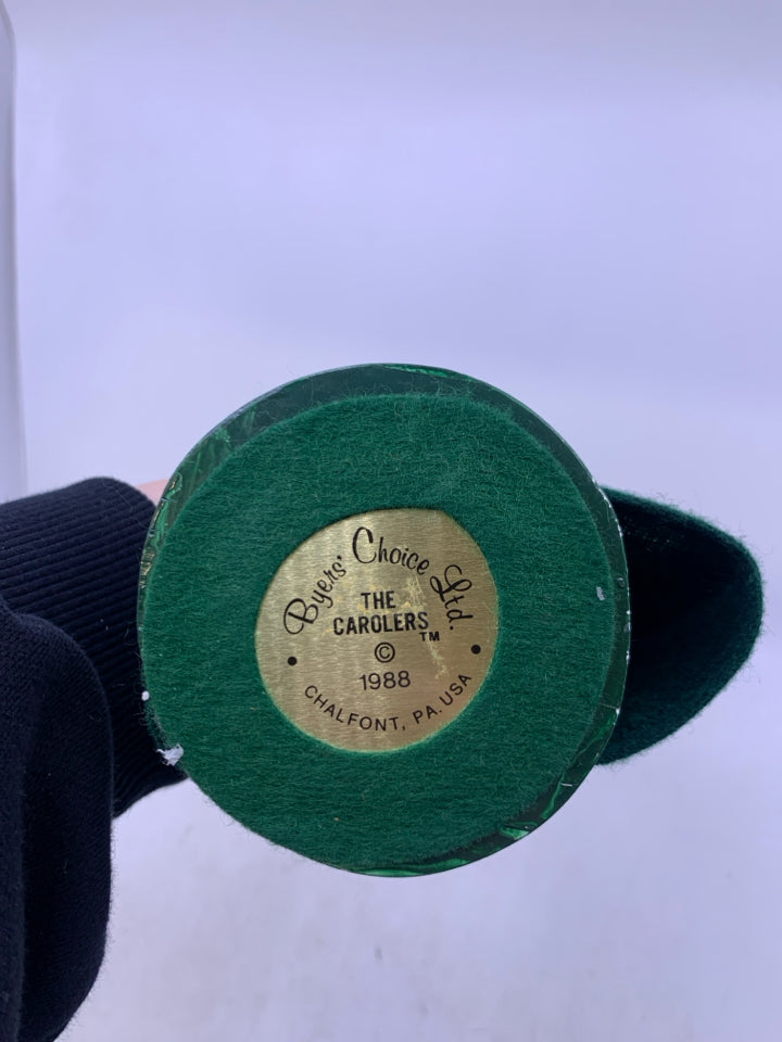 GRANDMA CAROLER W/ TAN COAT BROWN FUR MUFF 1988 BYERS' CHOICE.