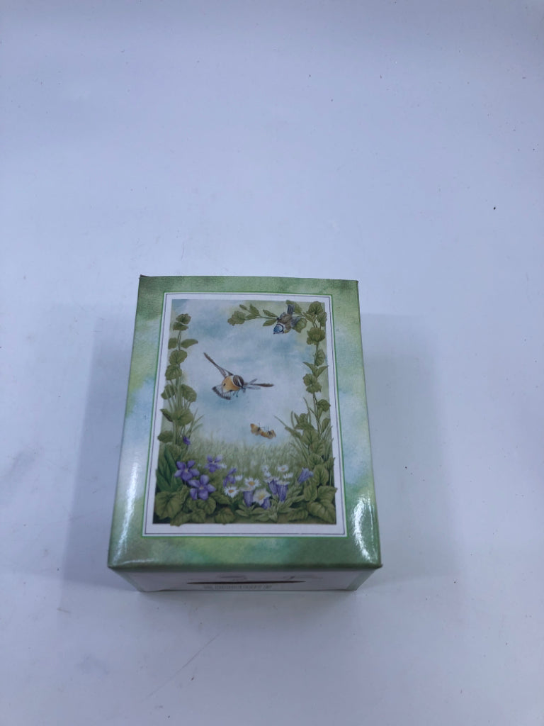 NIB SMALL RESIN BIRD WINDCHIME.