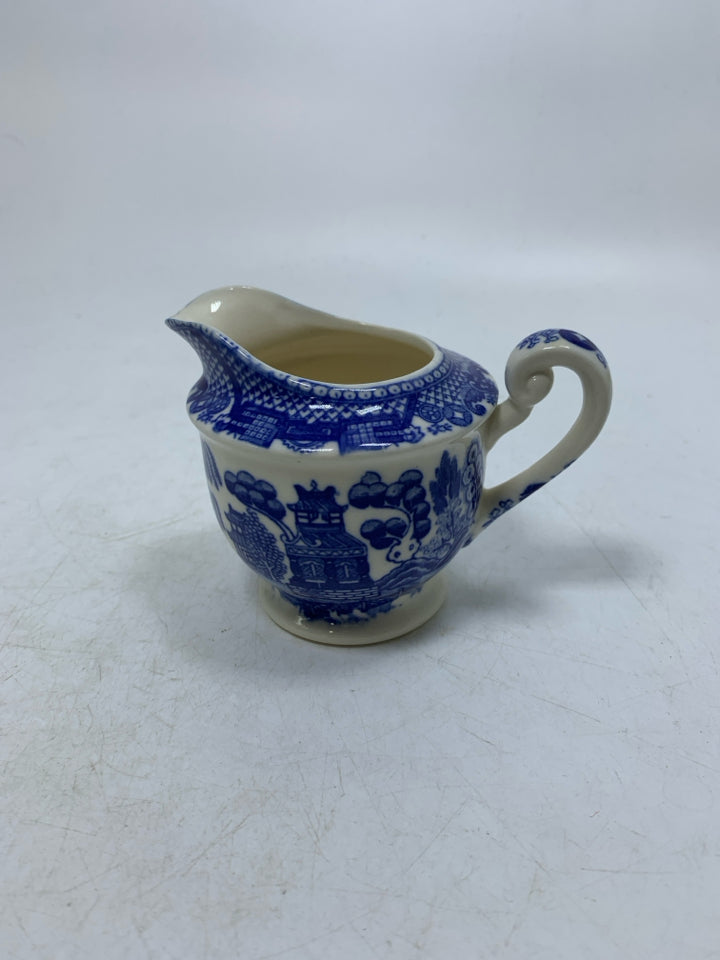 VTG BLUE WILLOW JAPAN CREAMER.