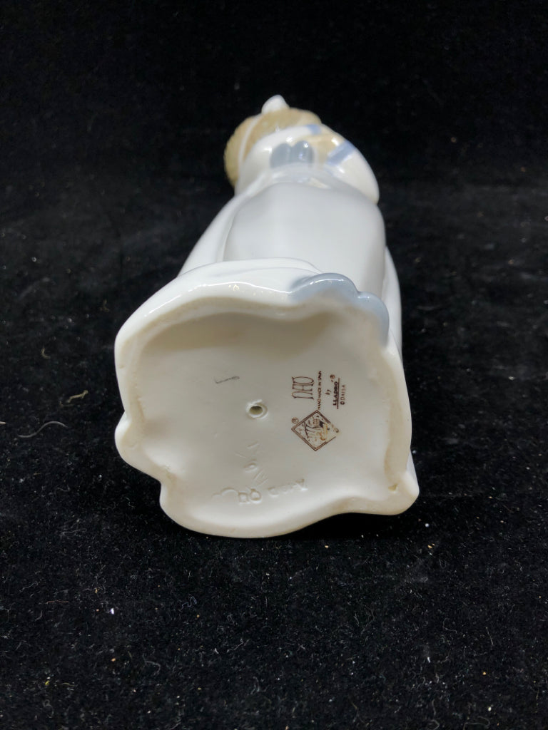 VTG NAO PORCELAIN GIRL IN WHITE GOWN HOLDING DOLL.
