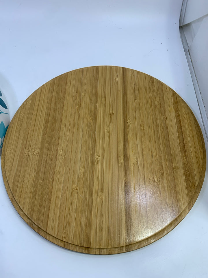 BLUE LEAF PLASTIC BOWL W/WOODEN LID.