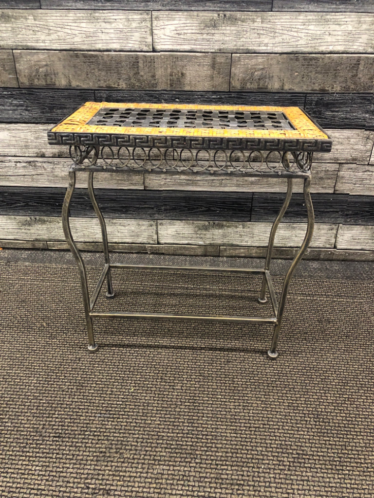 WOVEN METAL PLANT STAND.