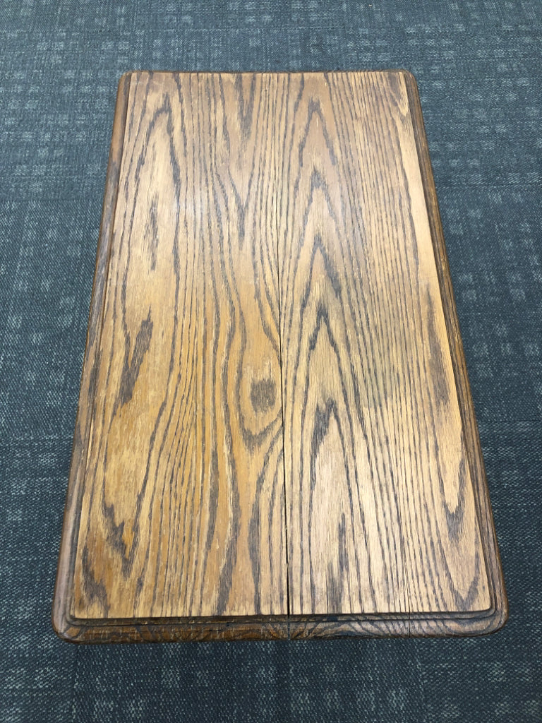 WOOD RECTANGLE TABLE W/ SPINDLE LEGS.