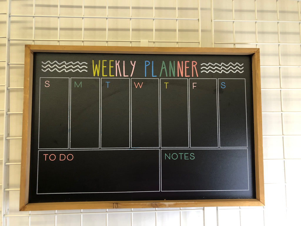 CHALKBOARD WEEKLY WALL CALENDAR.