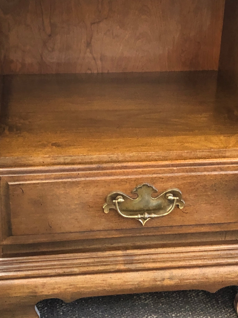 VTG NIGHTSTAND, 1 DRAWER AND CUBBY.