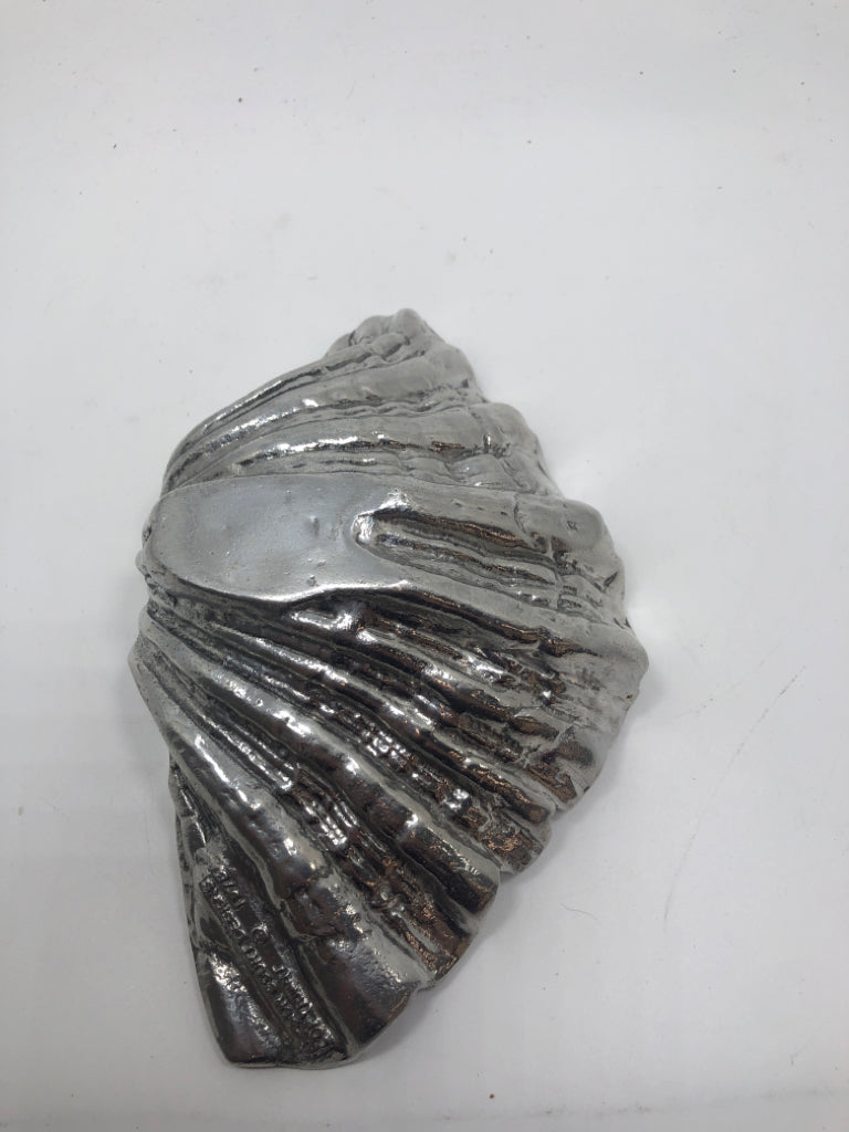 VTG ARTHUR COURT DESIGNS ALUMINUM CLAM SHELL.