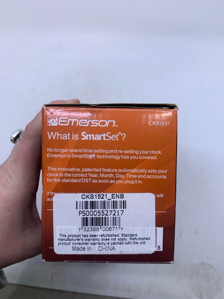 NIB EMERSON SMART SET ALARM CLOCK.