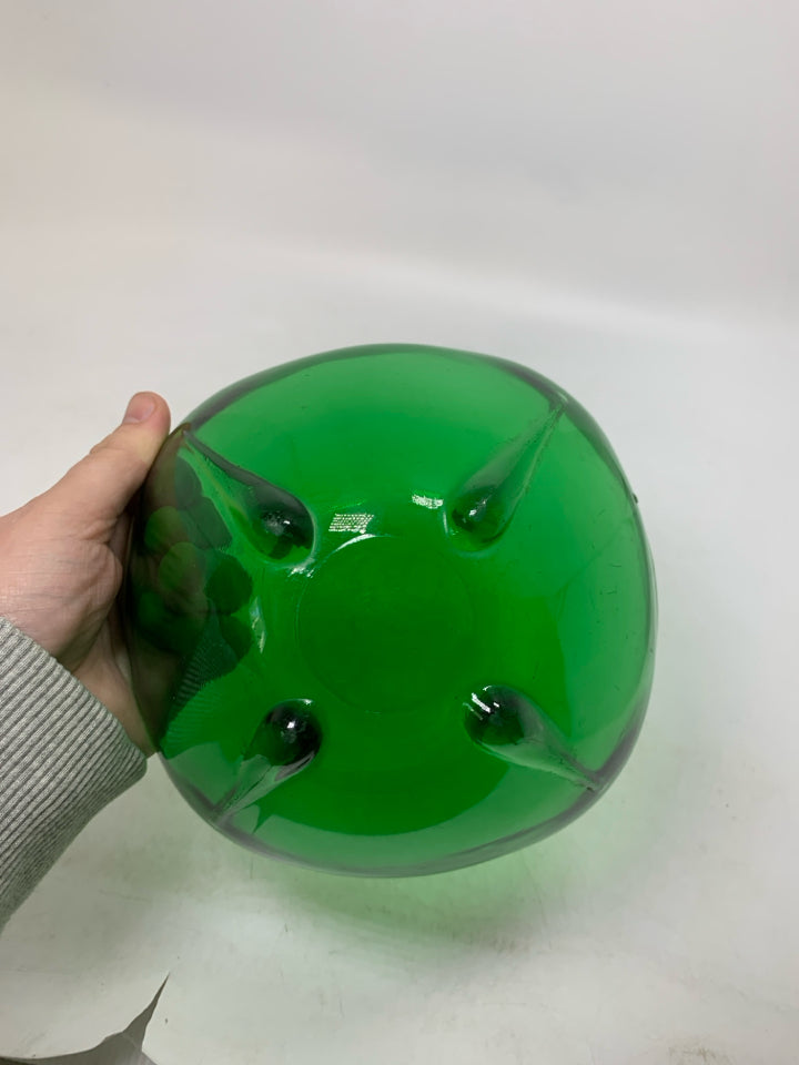 DARK GREEN GLASS BOWL W/ ROUNDED POINT EDGES.