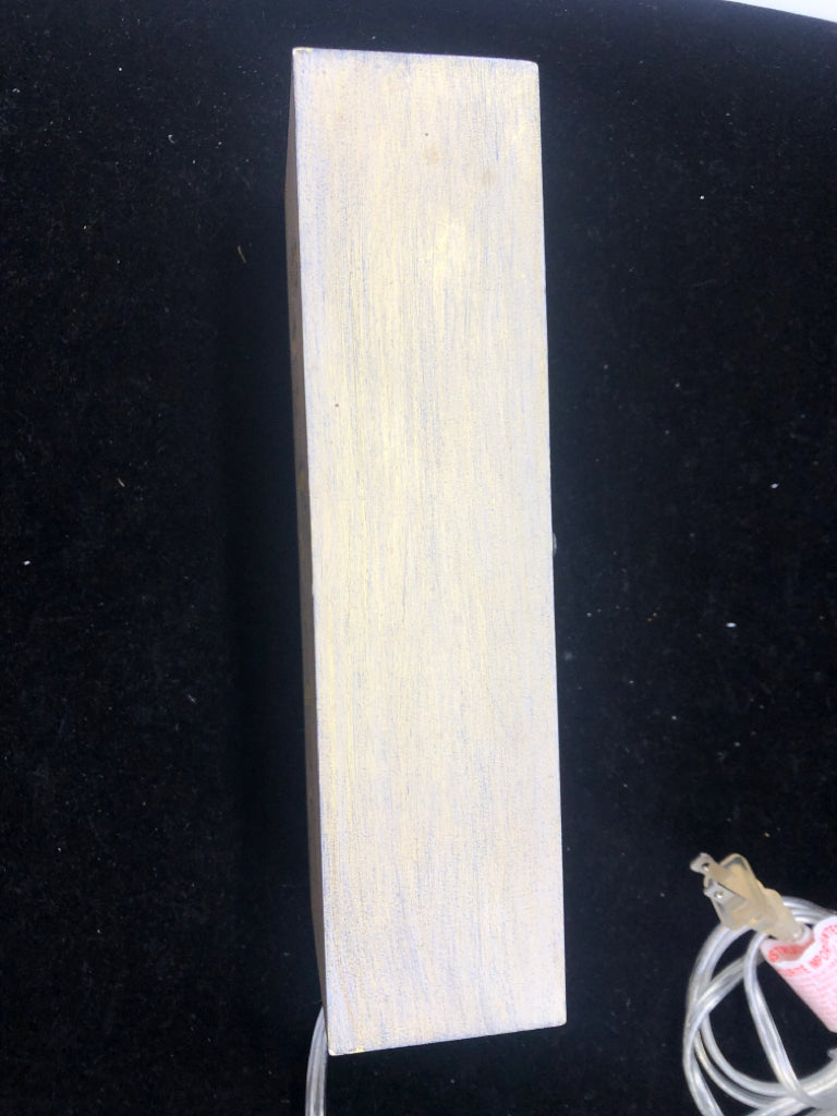 LIGHT UP WOOD BELIEVE DECOR.