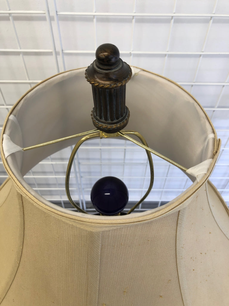 ORNATE SNAKE SKIN LAMP W/CREAM SHADE.