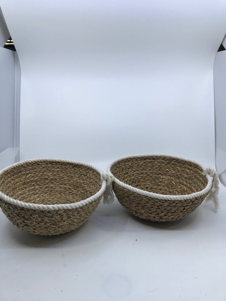 2 WICKER CIRCLE BASKETS W/ TASSEL.