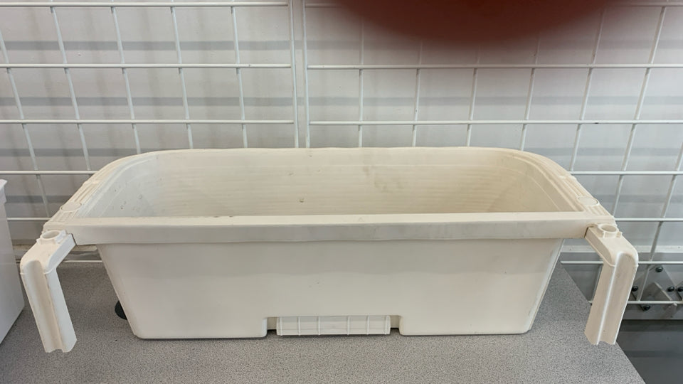 WHITE OVER-THE-DECK PLANTER.