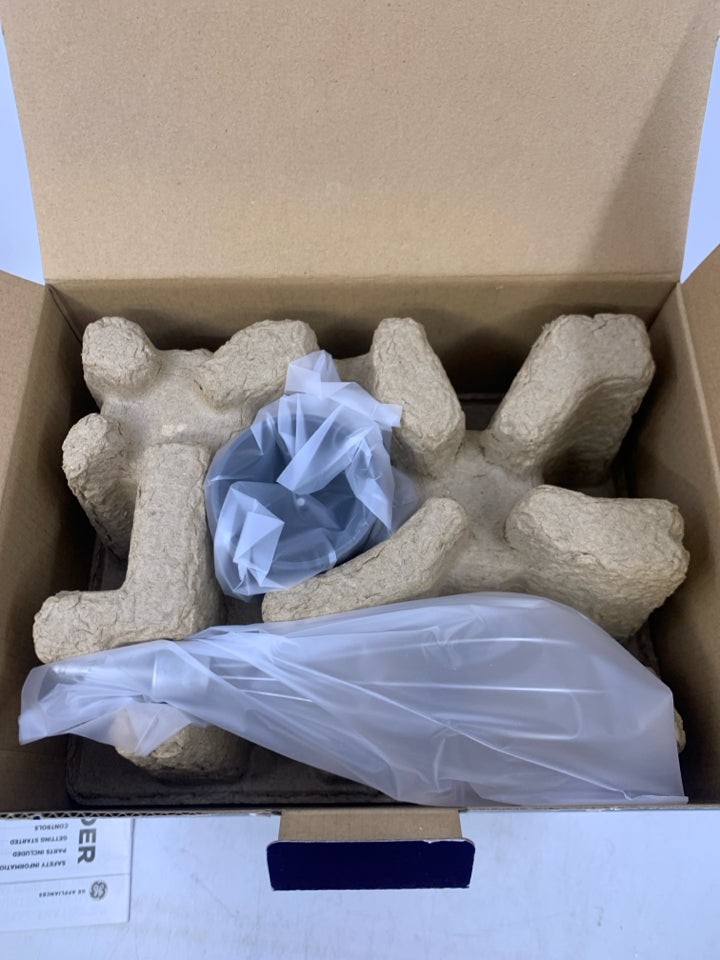 NIB GE IMMERSION BLENDER.