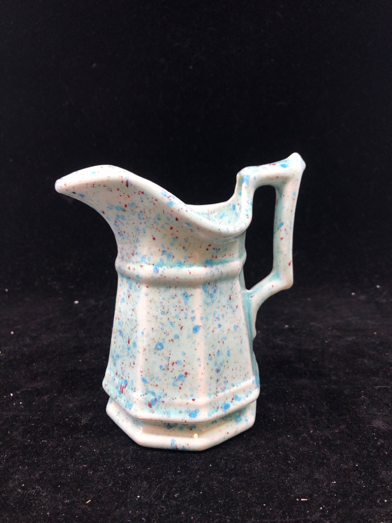 VTG SMALL BLUE SPECKLED CREAMER.