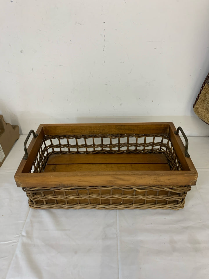 WOOD 2 TEXTURED BASKET/TRAY W HANDLES.