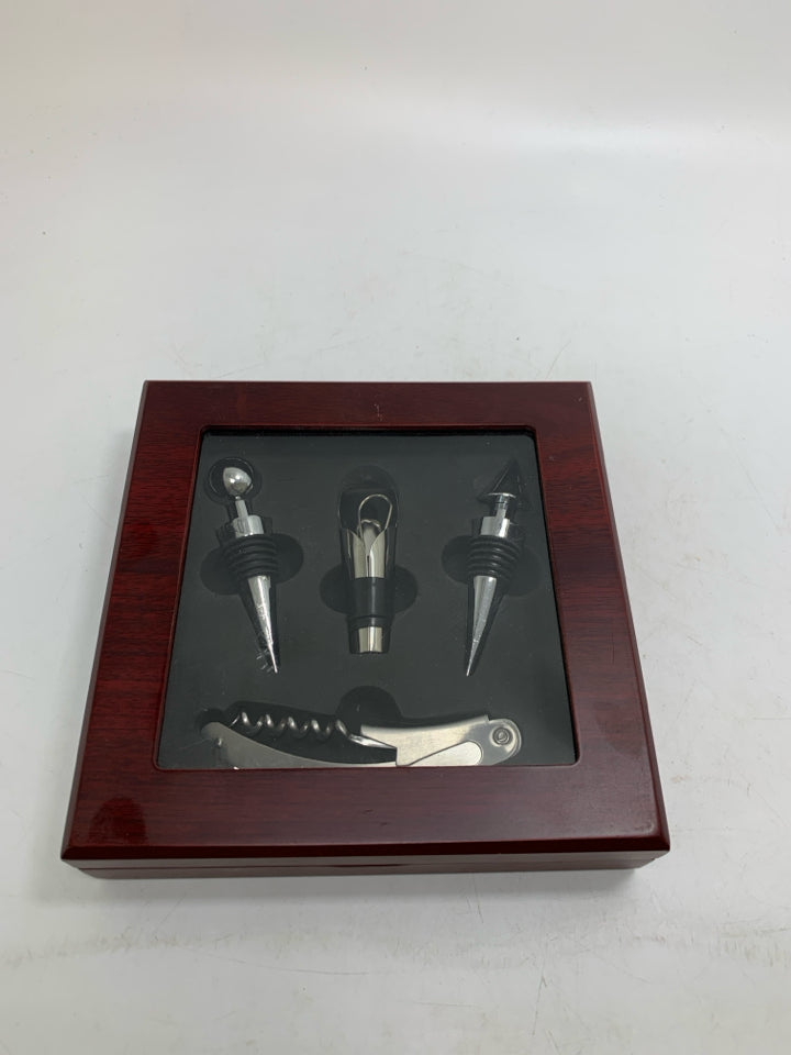 4 PC METAL WINE STOPPERS/OPENER IN CHERRY WOOD BOX.