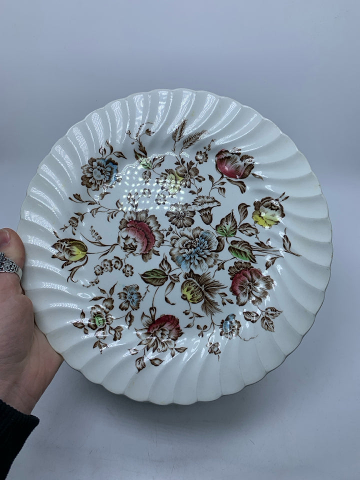 VTG 4 STRAFFORDSHIRE BOUQUET PATTERN DINNER PLATES.