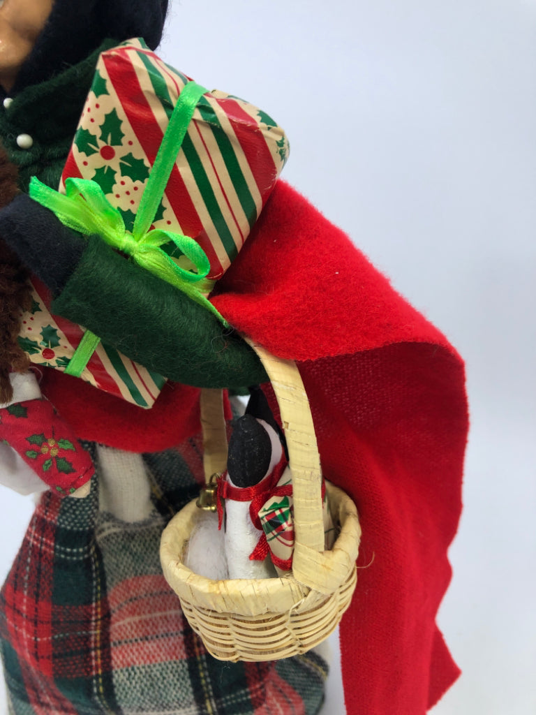 BYERS' CHOICE WOMAN HOLDING PRESENTS IN GREEN COAT-1996.