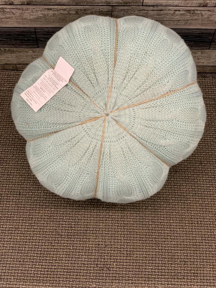 LARGE TEAL KNIT PUMPKIN.