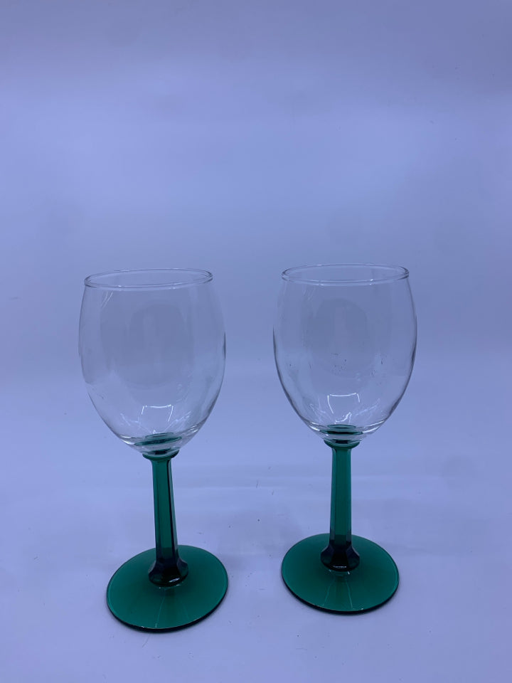 2 GREEN STEM WINE GLASSES.